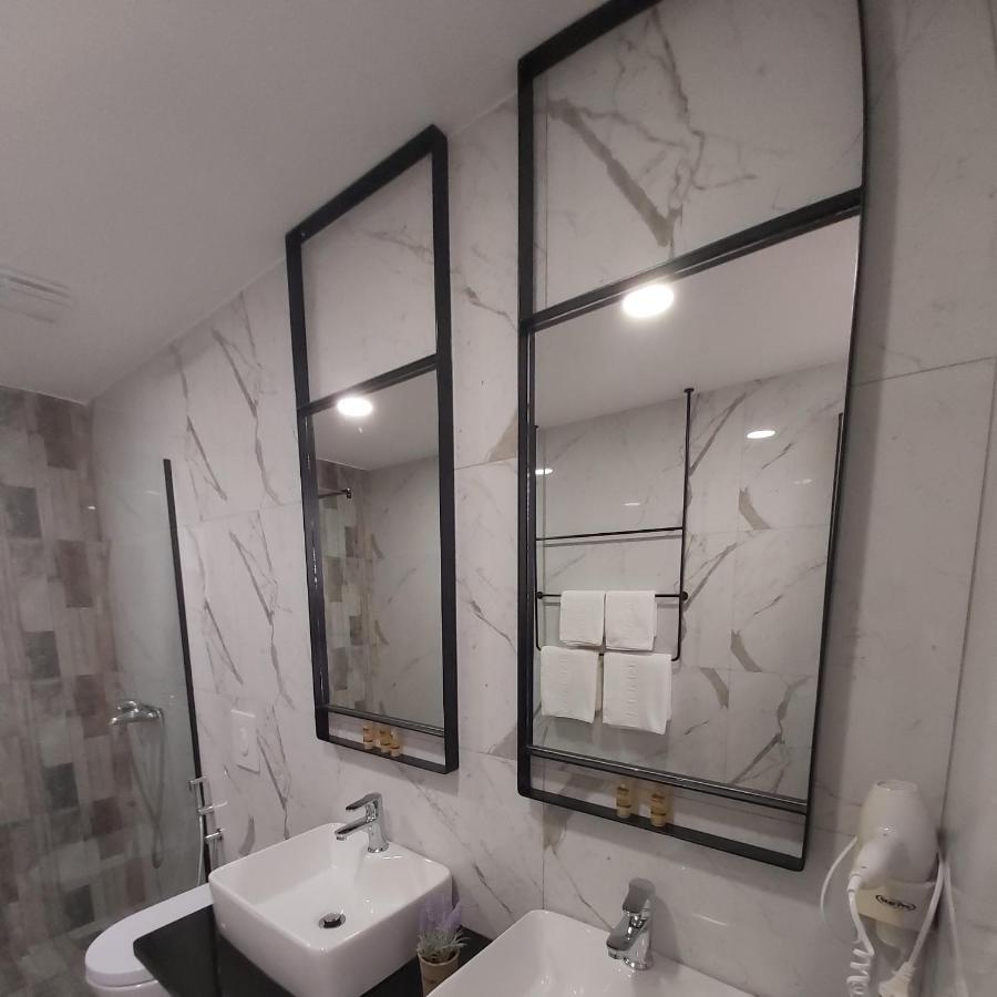 Dhima Hotel Himare Bagian luar foto