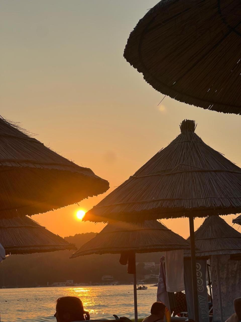 Dhima Hotel Himare Bagian luar foto