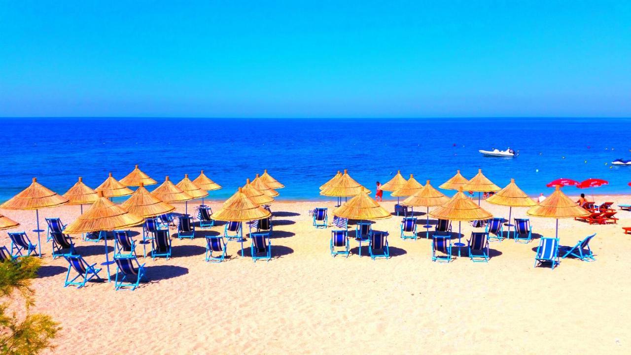 Dhima Hotel Himare Bagian luar foto