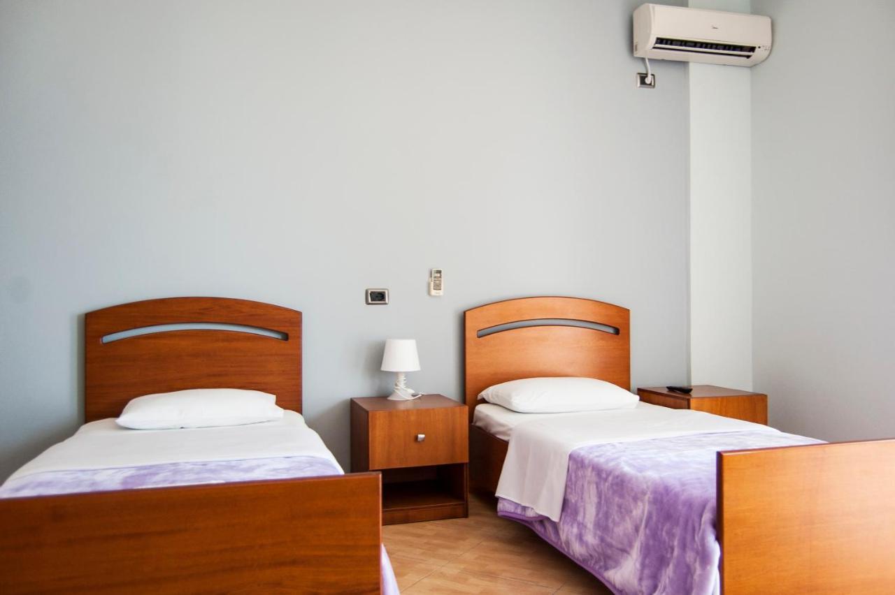 Dhima Hotel Himare Bagian luar foto