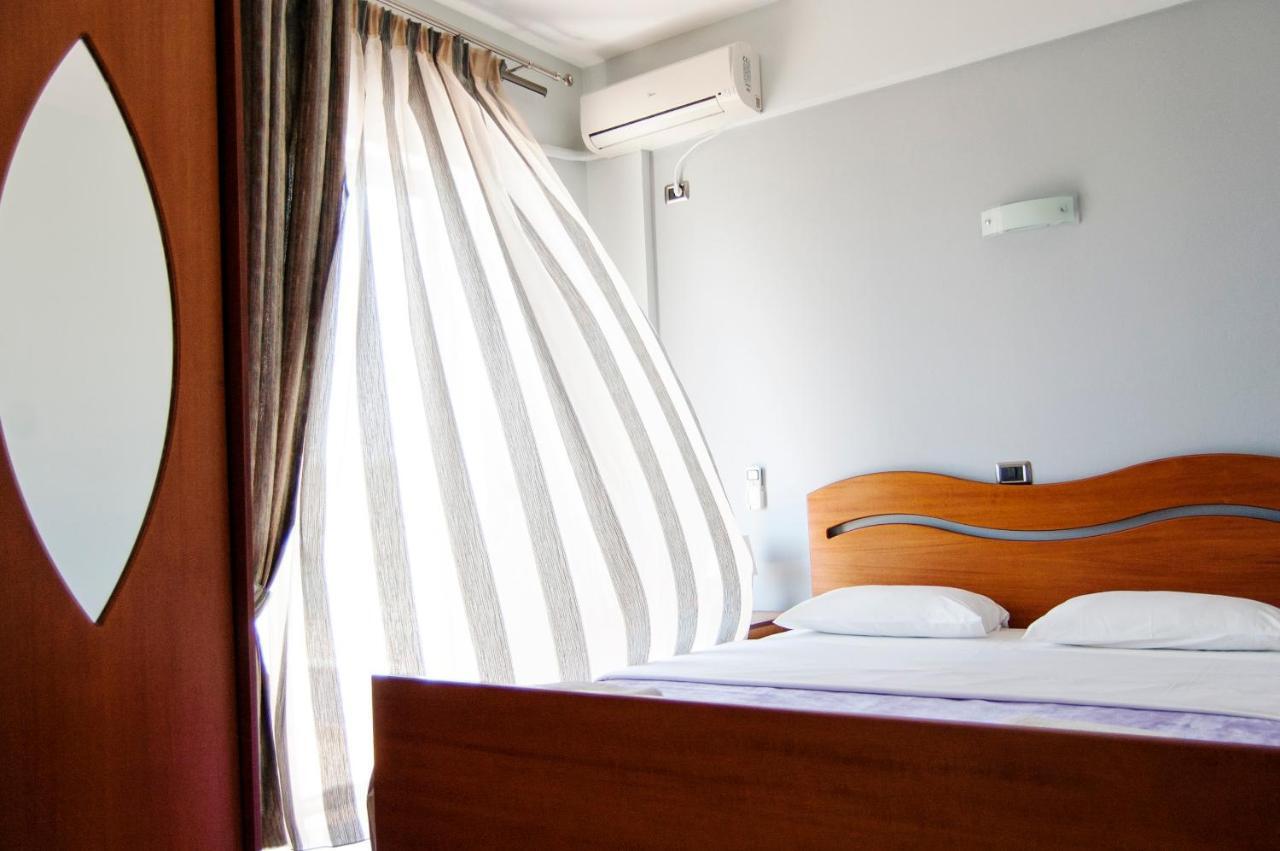 Dhima Hotel Himare Bagian luar foto